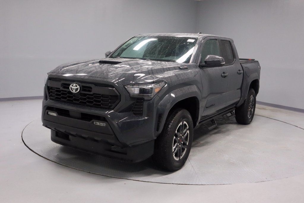 Used 2025 Toyota Tacoma TRD Sport w/ TRD Sport Upgrade Package AWD/4WD image 7