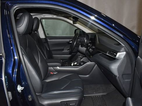 Used 2024 Toyota Highlander XLE image 31
