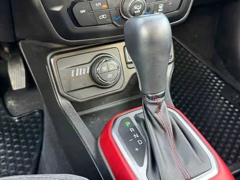 Used 2020 Jeep Renegade Trailhawk w/ Cold Weather Group image 33