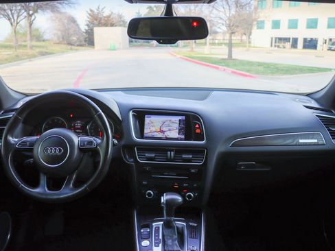 Used 2016 Audi Q5 2.0T Premium Plus w/ Technology Package AWD/4WD image 26