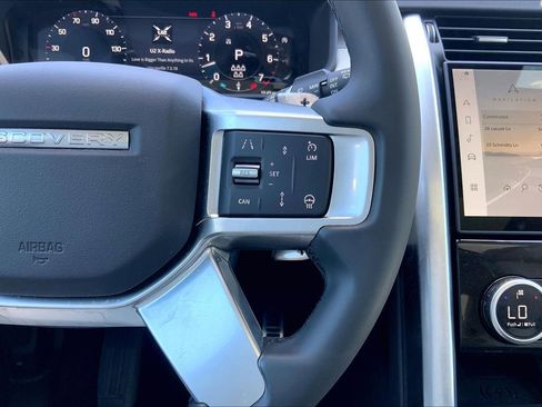 Certified 2025 Land Rover Discovery Dynamic SE AWD/4WD image 24