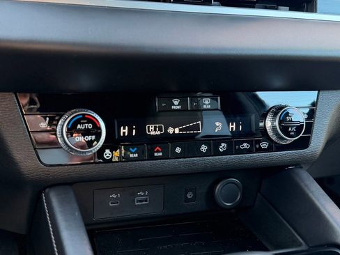 Used 2025 Mitsubishi Outlander SEL Black Edition image 18