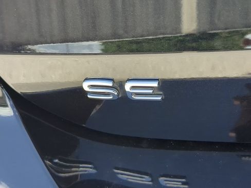 Certified 2022 Volkswagen Taos SE FWD image 10