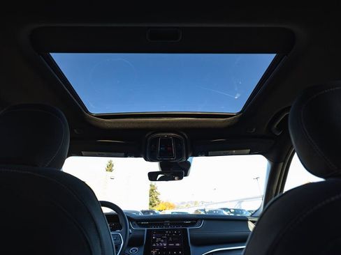 New 2025 Jeep Grand Cherokee Laredo X w/ Trailer Tow Package AWD/4WD image 28