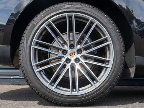 Used 2024 Porsche Macan AWD/4WD image 14