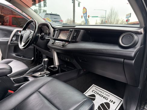 Used 2017 Toyota RAV4 Limited image 16