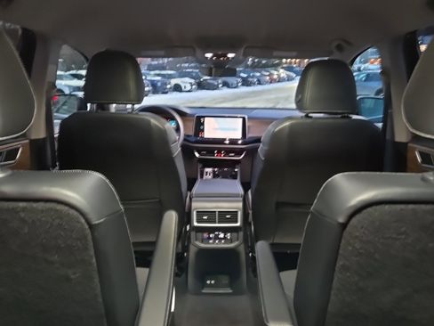 Used 2024 Volkswagen Atlas SE image 24