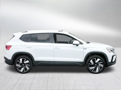 Certified 2024 Volkswagen Taos SEL image 8