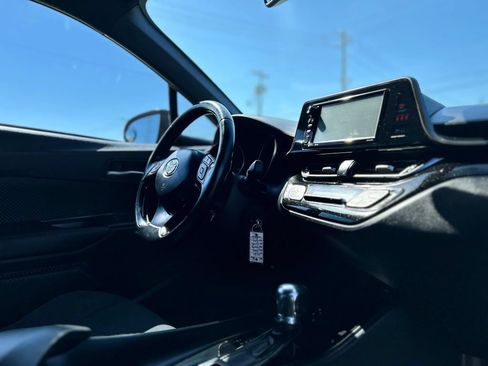 Used 2018 Toyota C-HR XLE FWD image 35