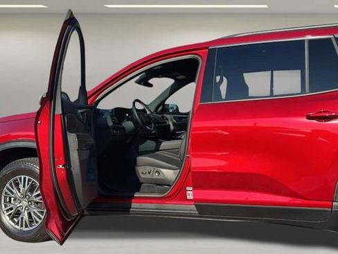 New 2025 Chevrolet Traverse LT w/ Driver Confidence Package image 13