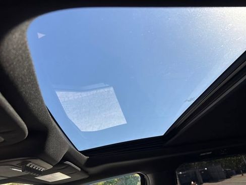 Used 2023 Ford F250 Lariat w/ Black Appearance Package image 21