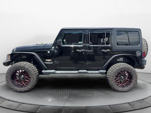 Used 2015 Jeep Wrangler Unlimited Sahara w/ Connectivity Group AWD/4WD image 8