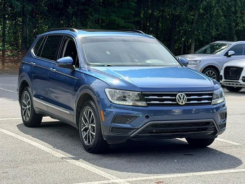 Used 2020 Volkswagen Tiguan SE w/ Panoramic Sunroof Package FWD image 3