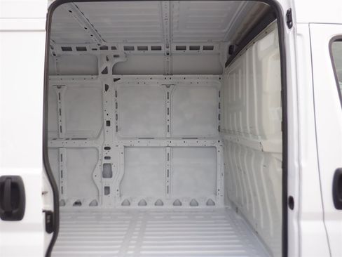 Used 2023 RAM ProMaster 2500 FWD image 8