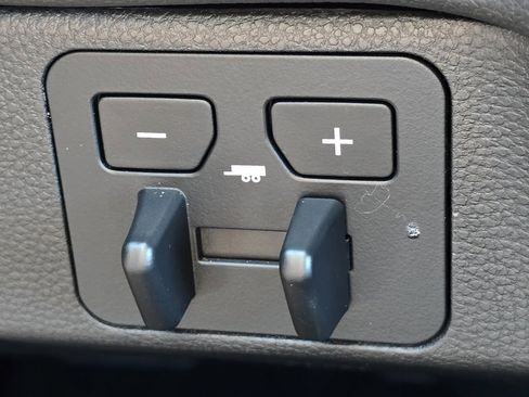 Used 2023 Toyota Tundra Limited image 8