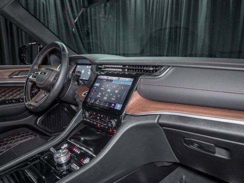 Used 2023 Jeep Grand Cherokee Summit w/ Luxury Tech Group V image 13