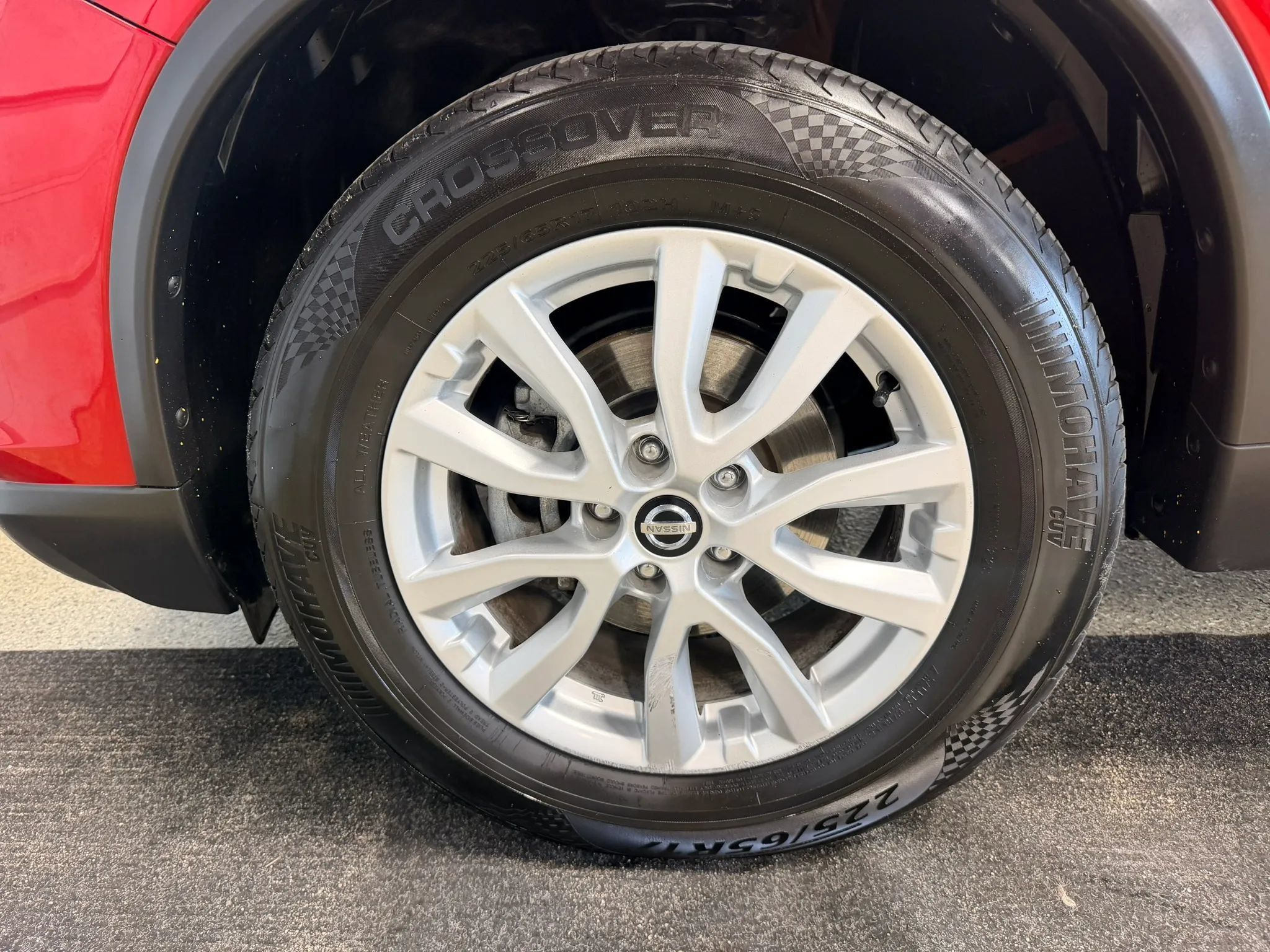 Used 2017 Nissan Rogue SV w/ Sun & Sound Touring Package AWD/4WD image 18