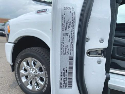 Used 2024 RAM 2500 Limited AWD/4WD image 35