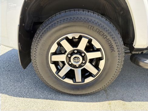 Used 2021 Toyota 4Runner TRD Off-Road Premium w/ Moonroof Package AWD/4WD image 18