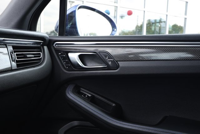 Used 2022 Porsche Macan AWD/4WD image 33