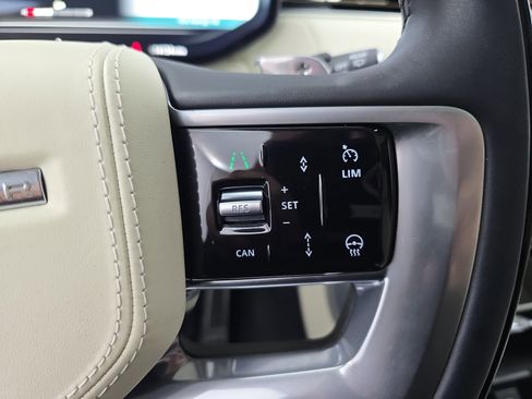 Used 2025 Land Rover Range Rover Long Wheelbase SE image 19