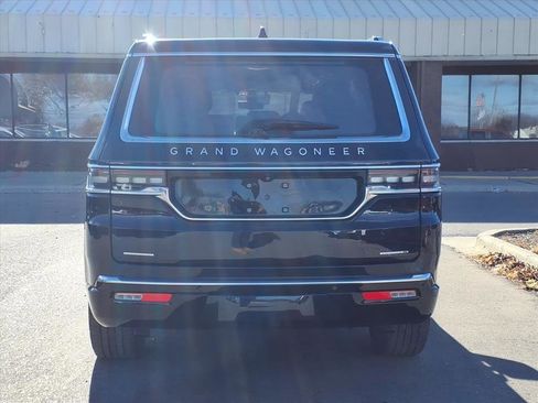 Used 2023 Jeep Grand Wagoneer Series III image 4