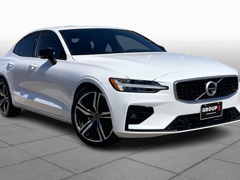 Used 2019 Volvo S60 T5 R-Design image 3
