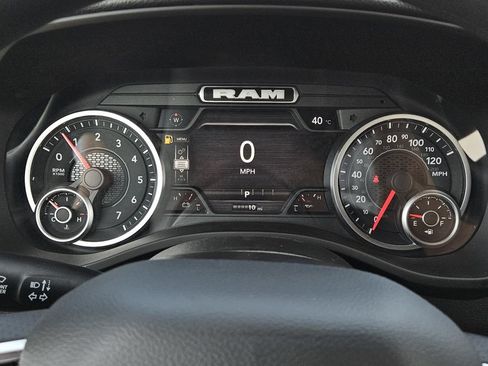 New 2026 RAM 1500 Express AWD/4WD image 17