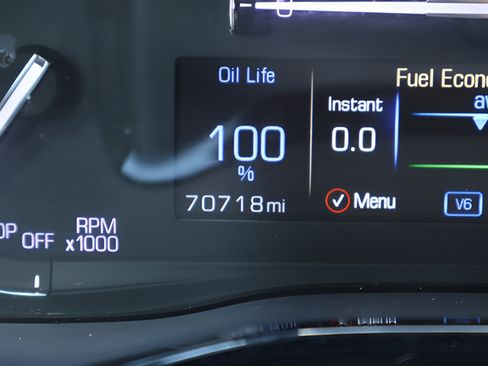 Used 2018 Cadillac XT5 Premium Luxury FWD image 2