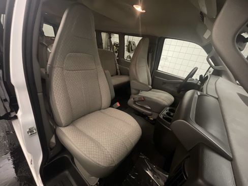 Used 2025 Chevrolet Express 3500 LT w/ LT Preferred Equipment Group RWD image 18