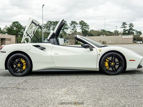 Used 2017 Ferrari 488 Spider image 21