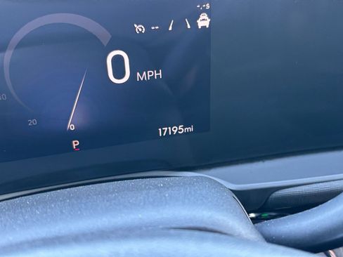 Used 2025 Buick Envista Sport Touring image 39