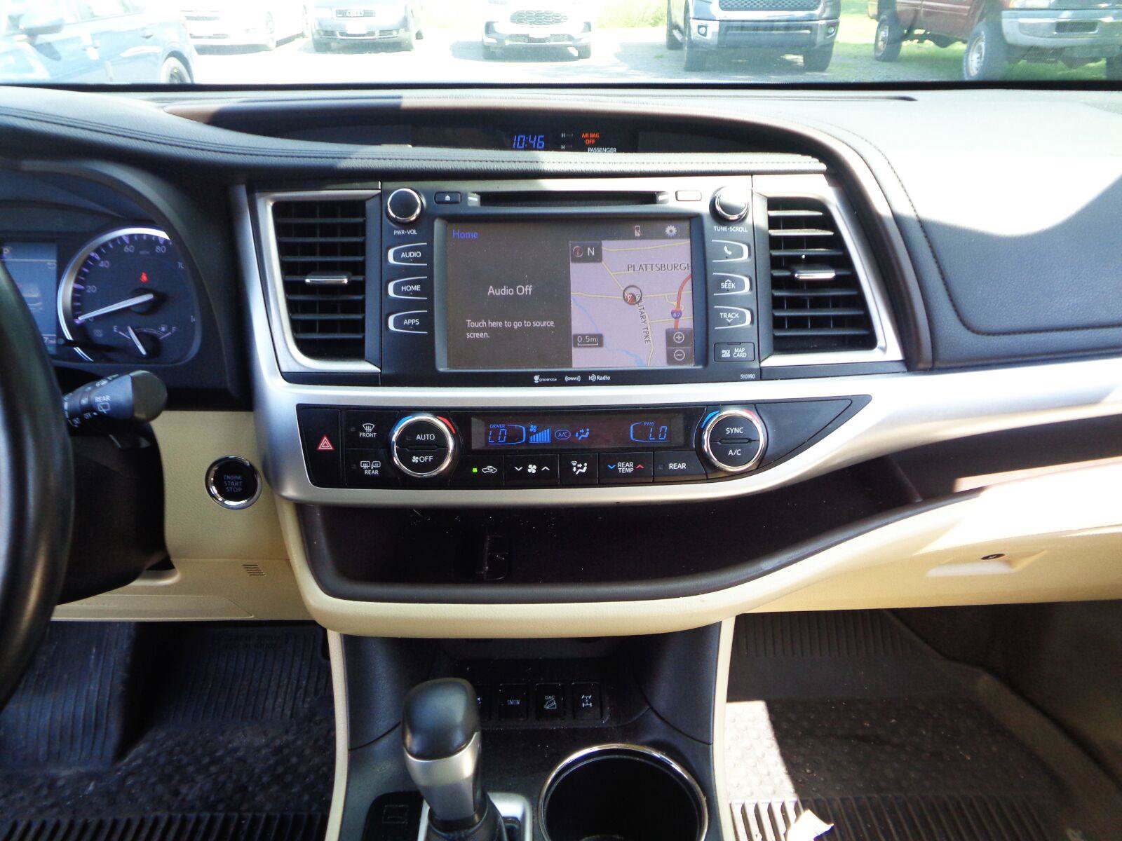 Used 2018 Toyota Highlander XLE AWD/4WD image 13
