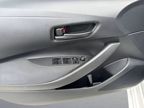Used 2022 Toyota Corolla LE FWD image 22