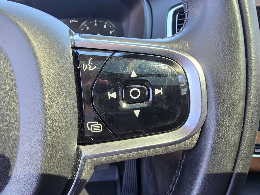 Used 2021 Volvo XC90 T6 Momentum w/ Protection Package Premier AWD/4WD image 25