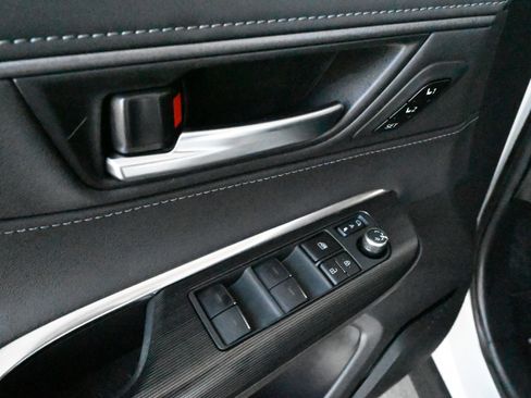 Used 2021 Toyota Venza XLE w/ Softex Package image 16