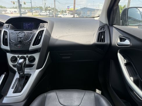 Used 2013 Ford Focus SE FWD image 22