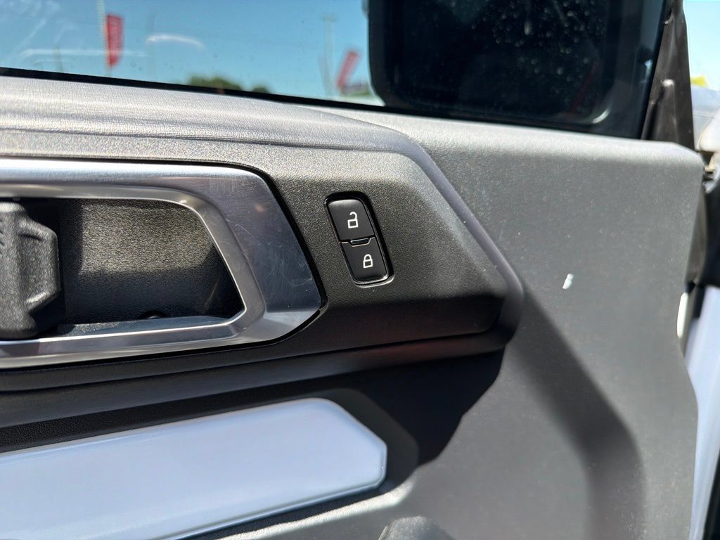 Used 2025 Ford Bronco Stroppe Edition AWD/4WD image 13