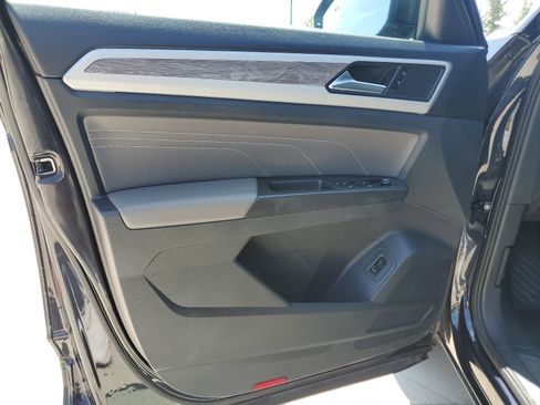 Used 2023 Volkswagen Atlas Cross Sport SE FWD image 9