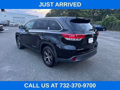 Used 2019 Toyota Highlander LE AWD/4WD image 6