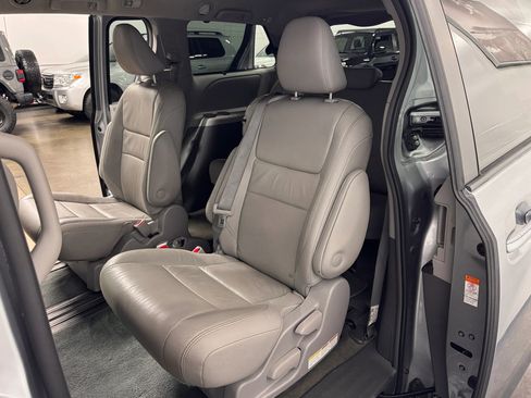 Used 2018 Toyota Sienna XLE Premium image 17