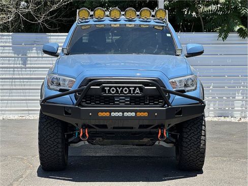 Used 2019 Toyota Tacoma TRD Off-Road w/ Technology Package AWD/4WD image 7