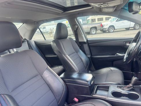 Used 2016 Toyota Camry SE w/ Moonroof Package FWD image 31