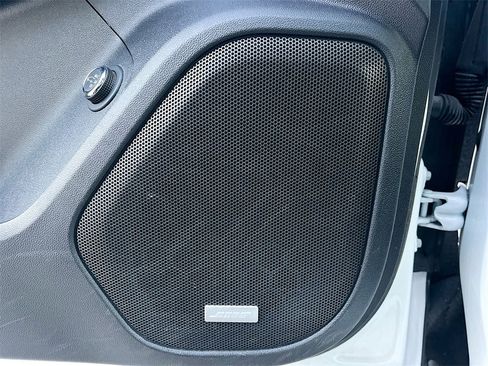 Used 2023 GMC Acadia SLT image 19