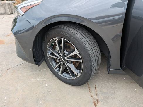 Certified 2023 Kia Forte LXS FWD image 33