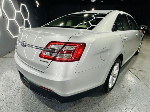 Used 2017 Ford Taurus SE FWD image 6
