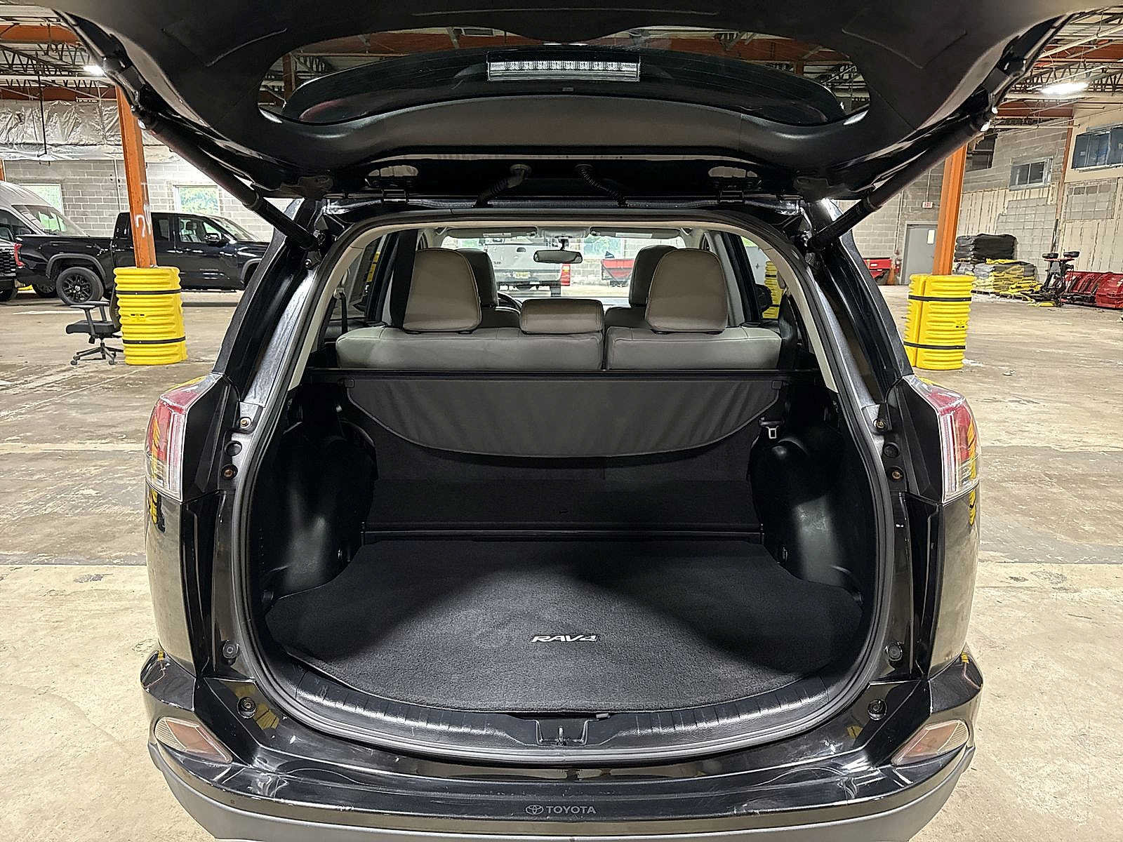 Certified 2016 Toyota RAV4 XLE AWD/4WD image 11