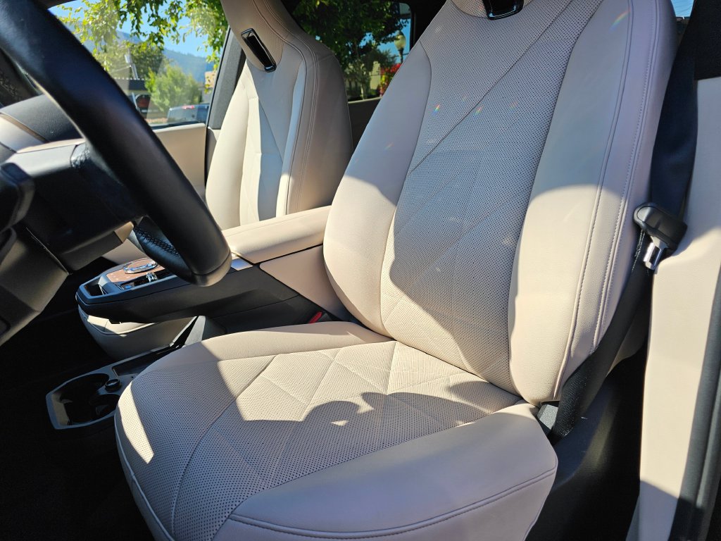 Used 2023 BMW iX xDrive50 w/ Premium Package AWD/4WD image 25