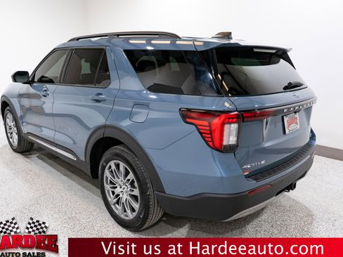 Used 2025 Ford Explorer Active w/ Active Comfort Package AWD/4WD image 3