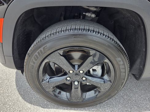 Used 2024 Jeep Grand Cherokee L Altitude RWD image 18